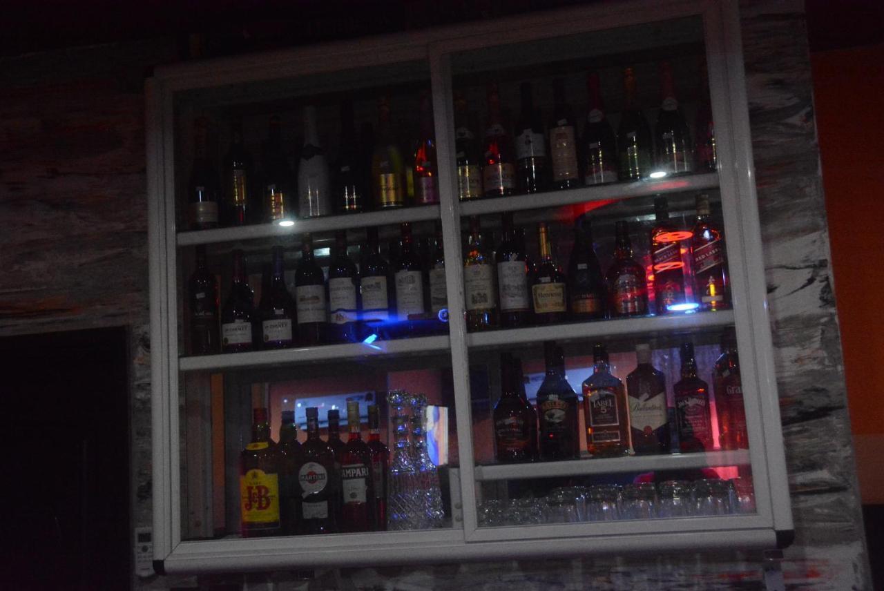 Royal Blue Guest House & Bar 로메 외부 사진