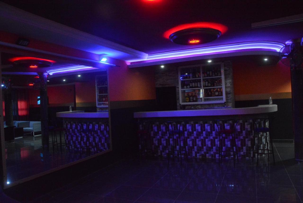 Royal Blue Guest House & Bar 로메 외부 사진