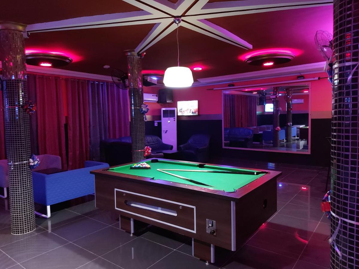 Royal Blue Guest House & Bar 로메 외부 사진