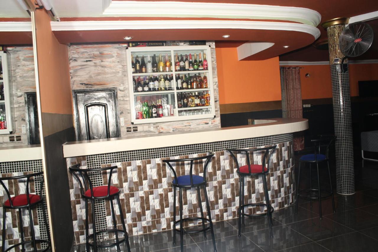 Royal Blue Guest House & Bar 로메 외부 사진