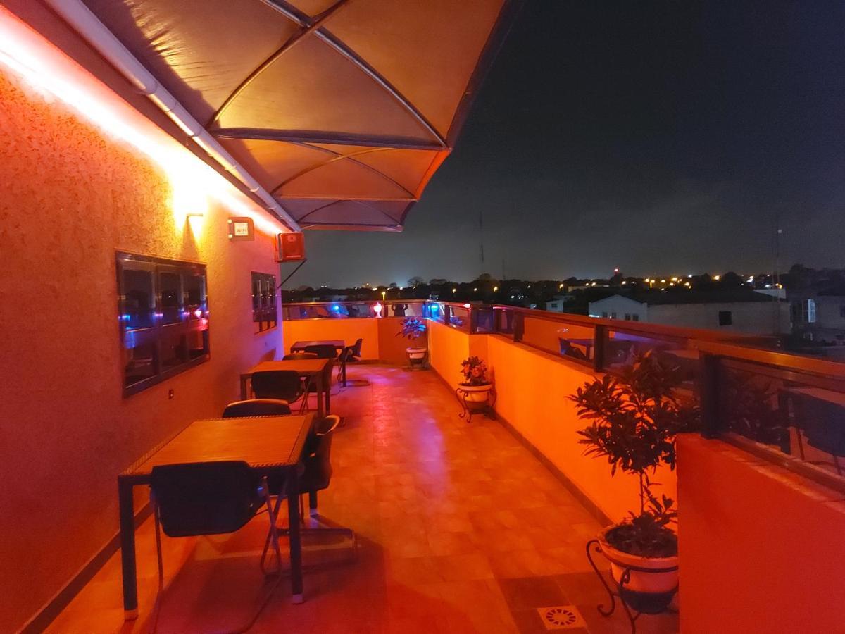 Royal Blue Guest House & Bar 로메 외부 사진