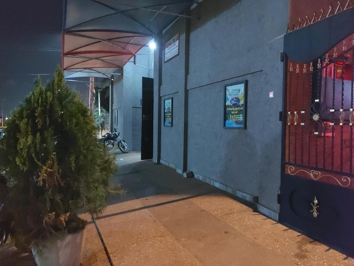 Royal Blue Guest House & Bar 로메 외부 사진