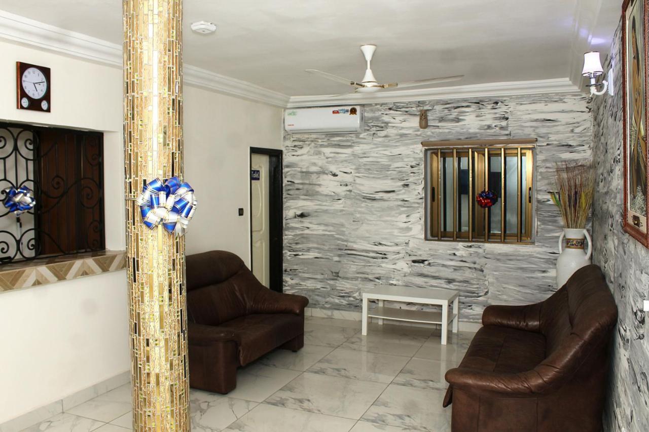 Royal Blue Guest House & Bar 로메 외부 사진