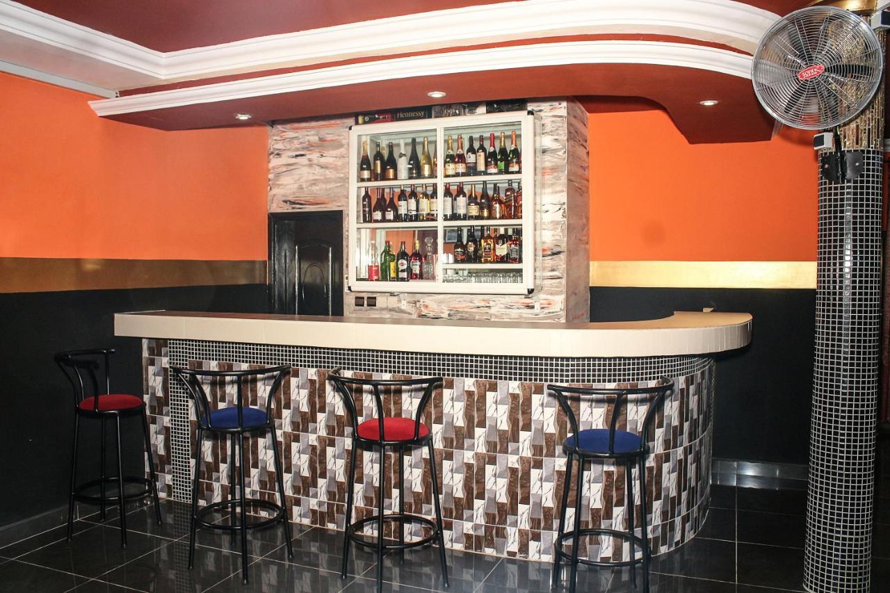 Royal Blue Guest House & Bar 로메 외부 사진